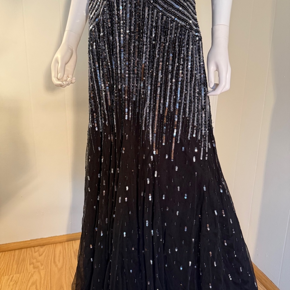 Adrianna Papell, 12, EUC, Sequins, Formal, Evening, V Neck, Flutter Sleeve Gown - Picture 2 of 8